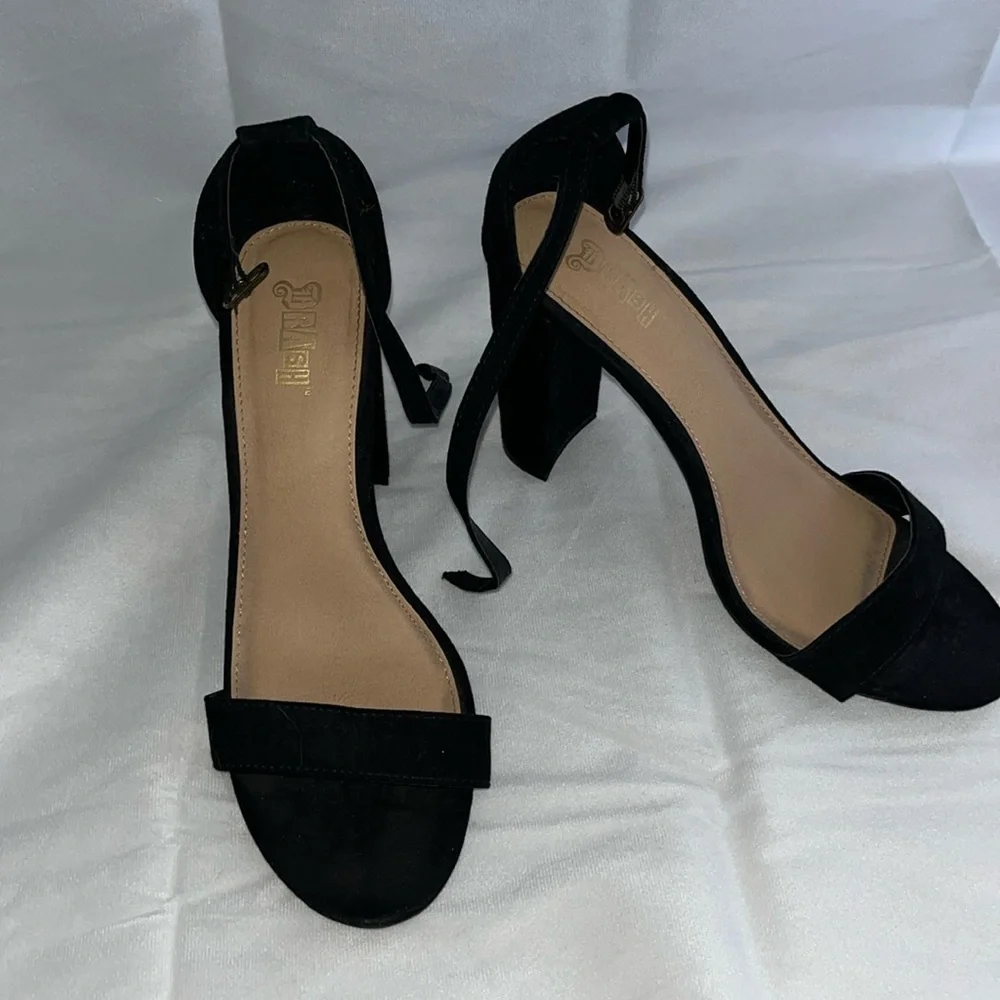 Heels - Picture 1 of 1
